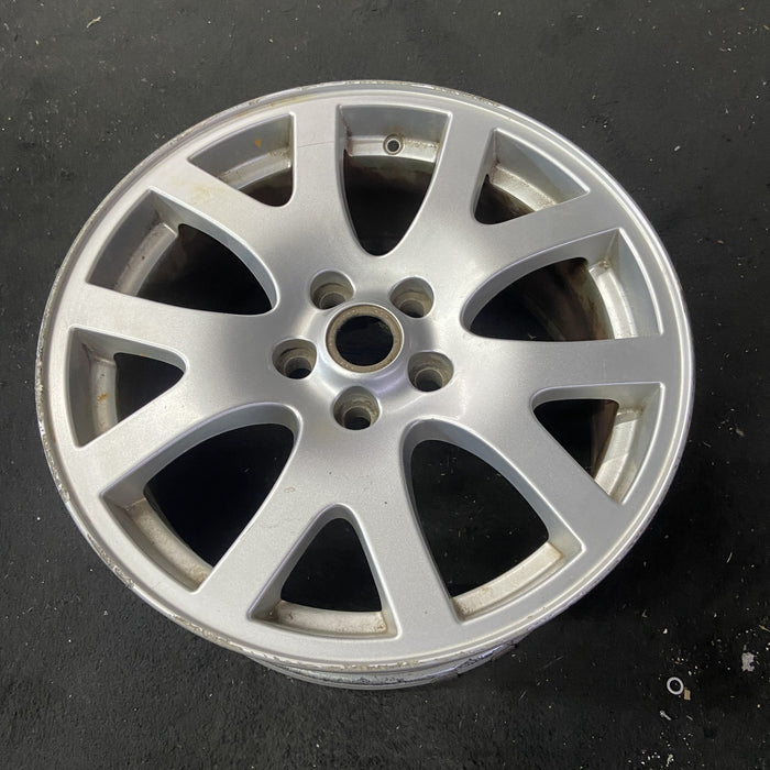 19" RANGE ROVER SPORT 06-08 , 19x9 , w/o dimpled rims Original OEM Wheel Rim - Close-Up Detail