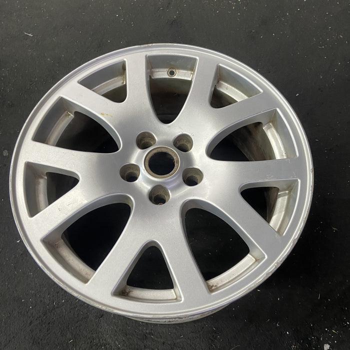 19" RANGE ROVER SPORT 06-08 , 19x9 , w/o dimpled rims Original OEM Wheel Rim - Close-Up Detail