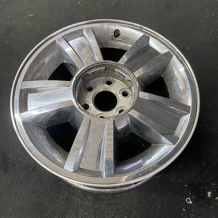 20" AVALANCHE 1500 09-10 20x8.5, 5 spoke, covered lug nuts, grooved spoke - Close-Up Detail