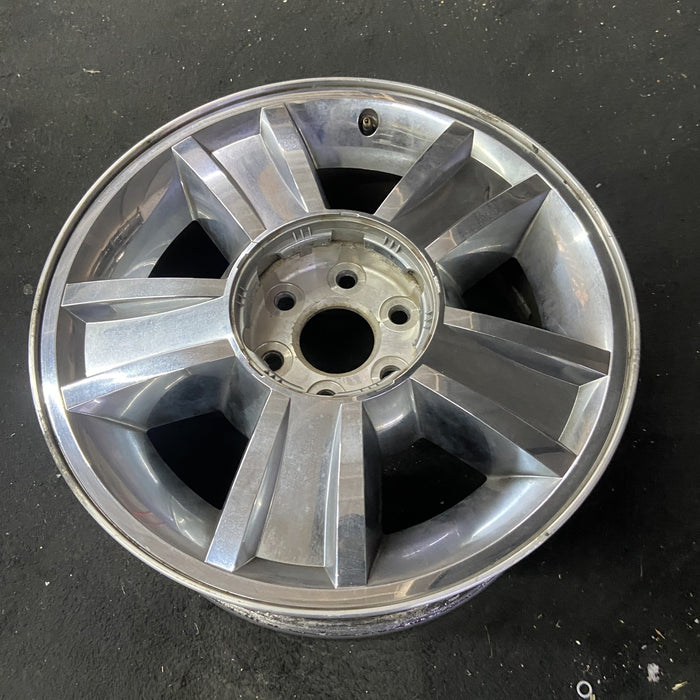 20" AVALANCHE 1500 09-10 20x8.5, 5 spoke, covered lug nuts, grooved spoke - Close-Up Detail