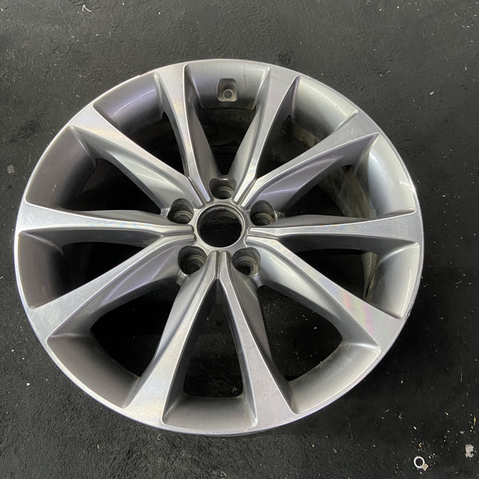 18" AZERA 15-17 , 18x7.5 Original OEM Wheel Rim - Close-Up Detail