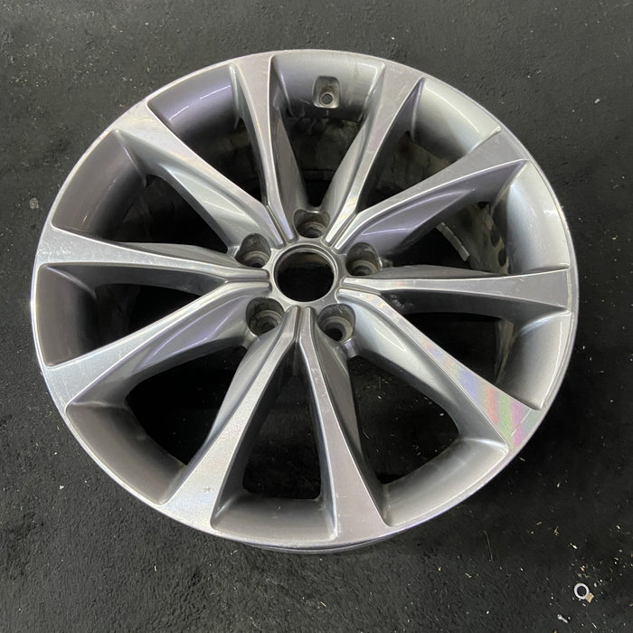 18" AZERA 15-17 , 18x7.5 Original OEM Wheel Rim - Close-Up Detail