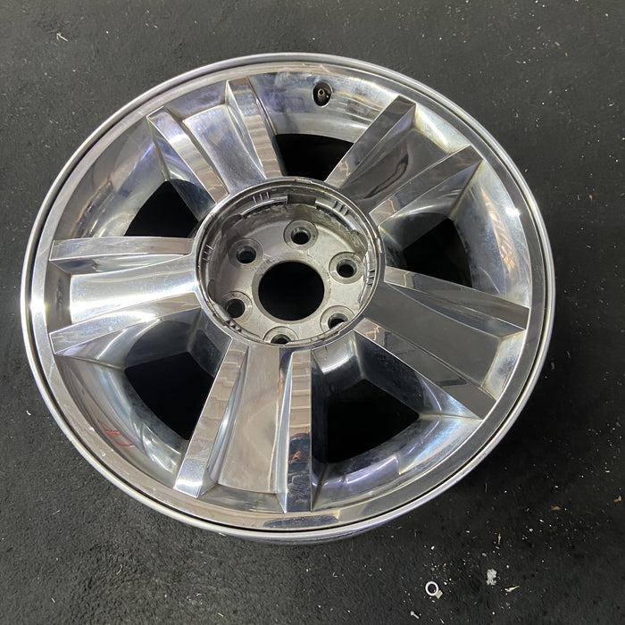 20" AVALANCHE 1500 09-10 20x8.5, 5 spoke, covered lug nuts, grooved spoke - Close-Up Detail