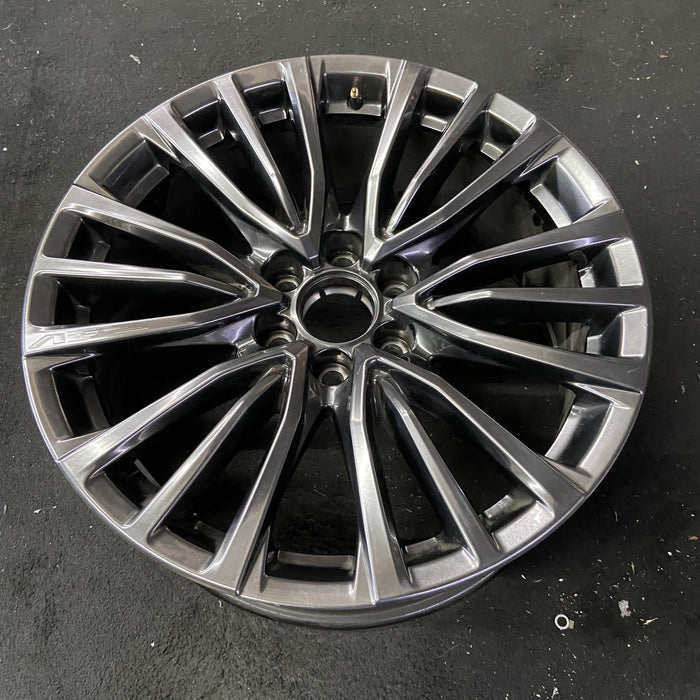 22" ESCALADE 23-24 22x9, 6 spoke Original OEM Wheel Rim - Close-Up Detail