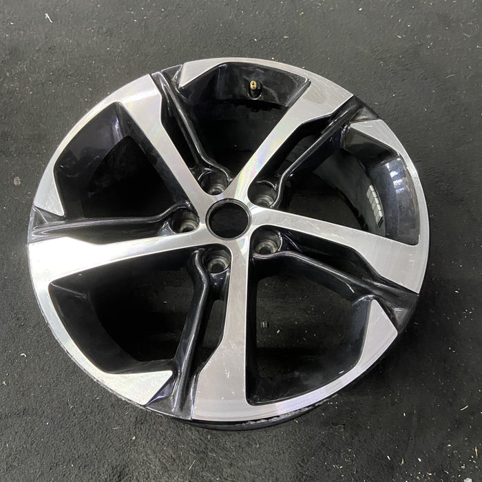 18" TRAX 24 18x7.5, machined black Original OEM Wheel Rim - Close-Up Detail