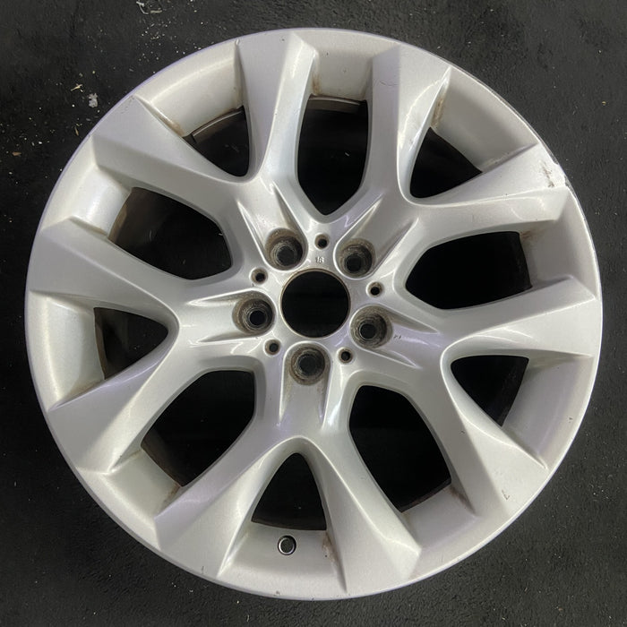 19" BMW X5 11-13 19x9 , 5 spoke, Y spoke, lug inside of spoke Original OEM - Angle View