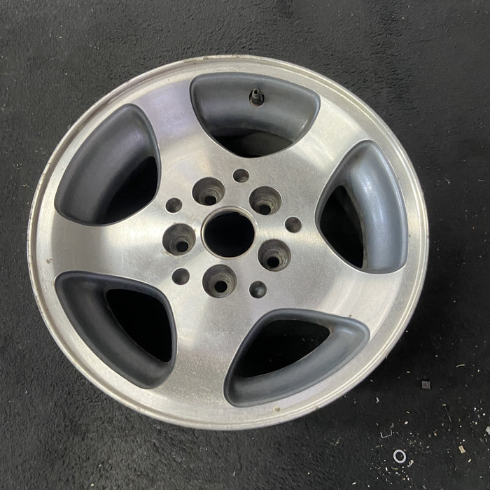 15" GRAND CHEROKEE 96-98 15x7 Original OEM Wheel Rim - Close-Up Detail