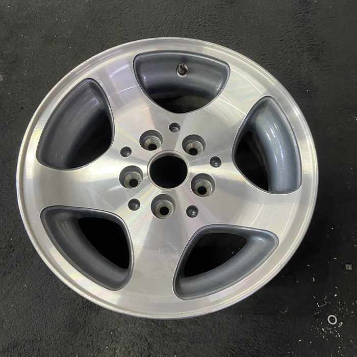 15" GRAND CHEROKEE 96-98 15x7 Original OEM Wheel Rim - Close-Up Detail