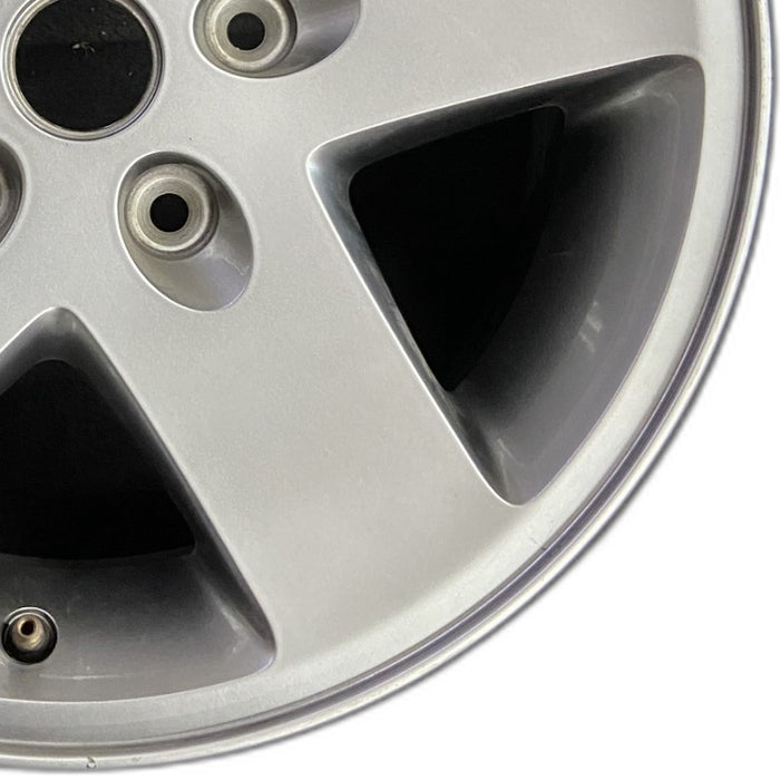 17" WRANGLER 07-08 17x7.5 silver Original OEM Wheel Rim - Close-Up Detail