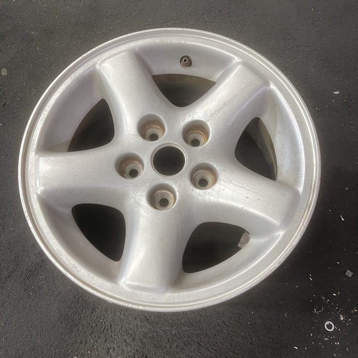 15" CHEROKEE 01 15x7, aluminum Original OEM Wheel Rim - Close-Up Detail