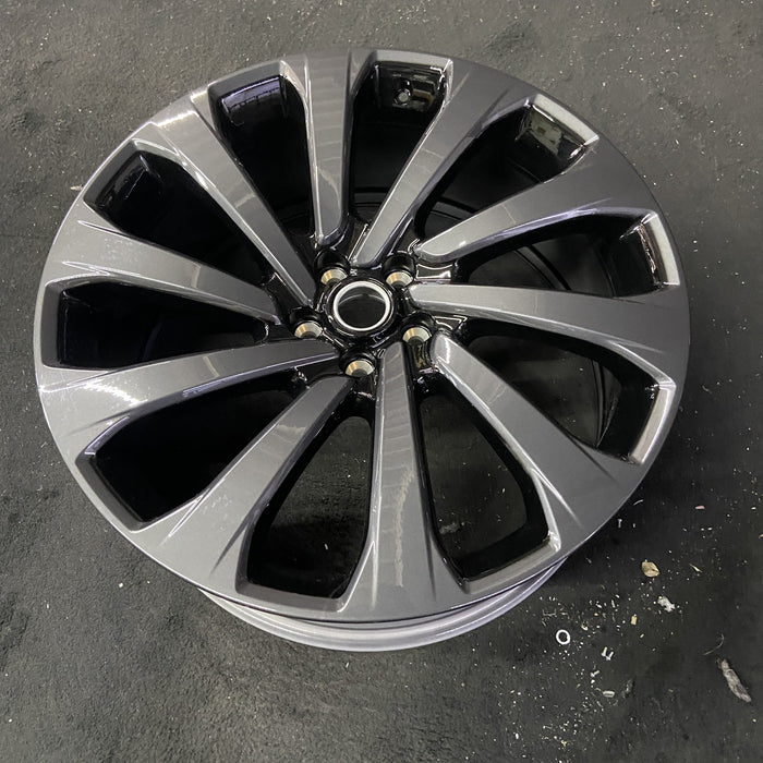 23" RANGE ROVER 22 , 23x9.5, 10 spoke, Y spoke Original OEM Wheel Rim - Close-Up Detail