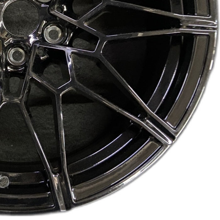 19" BMW M3 21-24 19x9.5 10 spoke diamd spoke w/o machined face Original OEM - Close-Up Detail