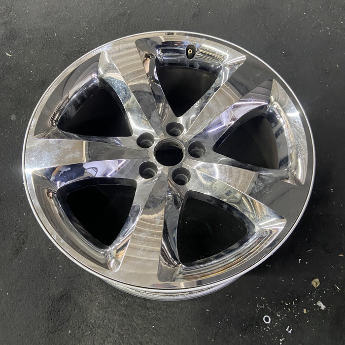 20" CHALLENGER 11-12 20x8, , chrome clad, lug nut centered between spokes - Close-Up Detail