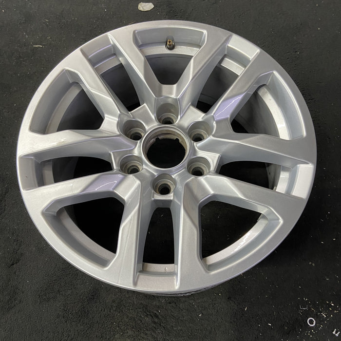 18" SIERRA 1500 PICKUP 19 , 18x8.5, 10 spoke, silver Original OEM Wheel Rim - Close-Up Detail
