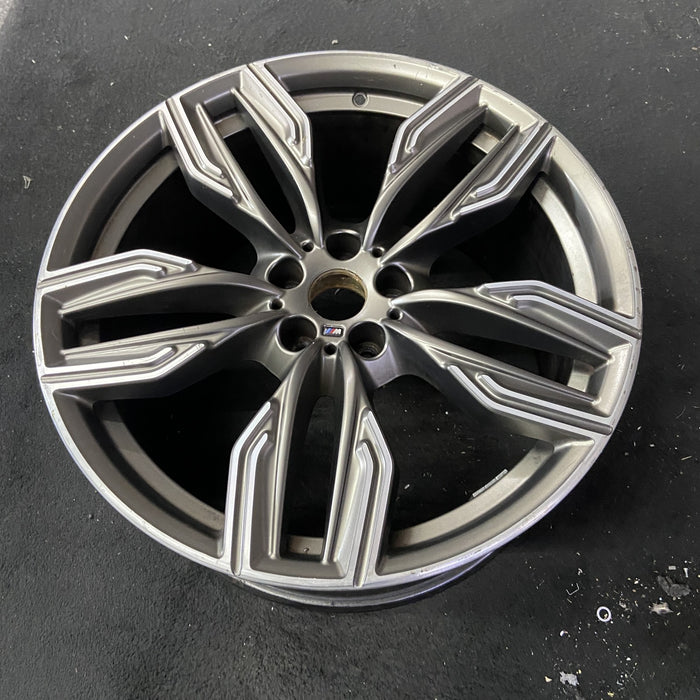 20" BMW 740e 18-19 20x10, 10 spoke, Original OEM Wheel Rim - Close-Up Detail