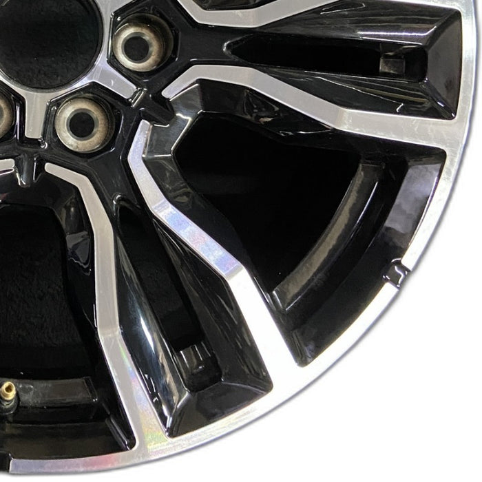 20" COLORADO 25 20x9 6 spoke open spoke opt SNU Original OEM Wheel Rim - Close-Up Detail