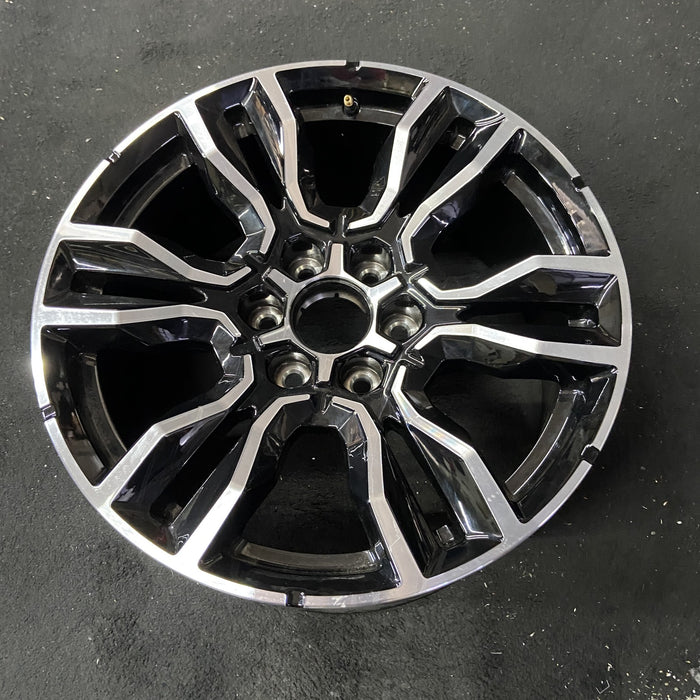 20" COLORADO 25 20x9, 6 spoke, open spoke Original OEM Wheel Rim - Close-Up Detail