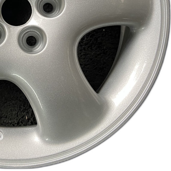 16" PT CRUISER 01 16x6 5 spoke w/o dimples; silver wide spoke Original OEM - Close-Up Detail