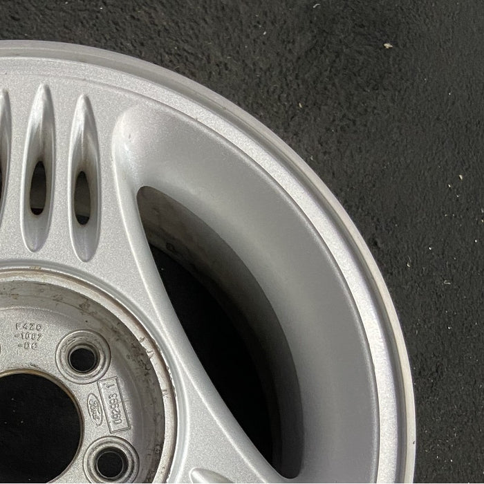 15" MUSTANG 94-95 15x7 w/o exposed lug nuts; w/center cap notch Original OEM - Close-Up Detail