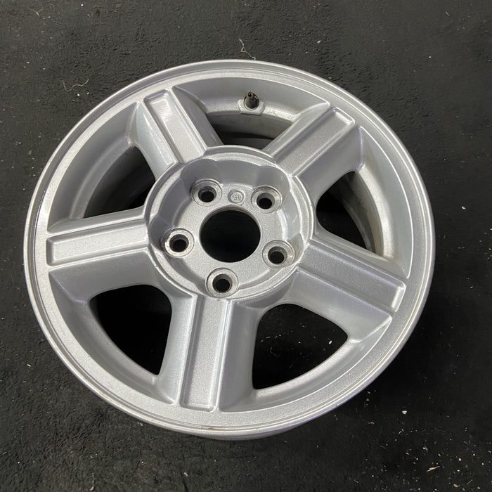 15" ESCAPE 01-04 15x6.5, , aluminum, grooved spokes Original OEM Wheel Rim - Close-Up Detail