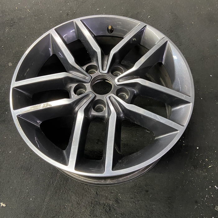 18" GRAND CHEROKEE 17 18x8, aluminum, w/o 75th Anniversary package; polished - Close-Up Detail