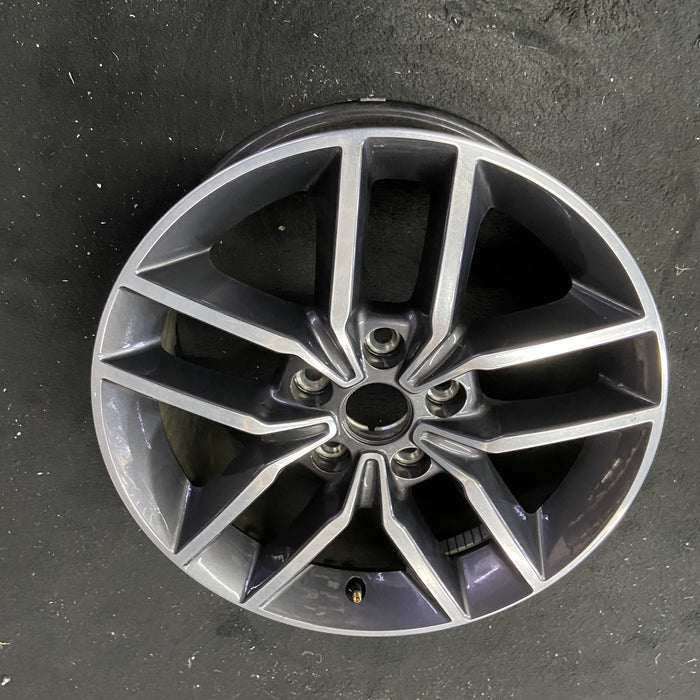18" GRAND CHEROKEE 17 18x8, aluminum, w/o 75th Anniversary package; polished - Close-Up Detail