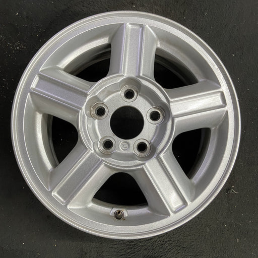 15" ESCAPE 01-04 15x6.5, , aluminum, grooved spokes Original OEM Wheel Rim - Angle View