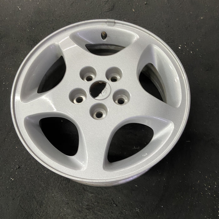 16" STRATUS 01-02 Cpe, 16x6, aluminum Original OEM Wheel Rim - Close-Up Detail