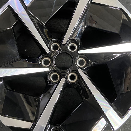 19" EQUINOX EV 24-25 19x8.5 opt REH Original OEM Wheel Rim - Angle View