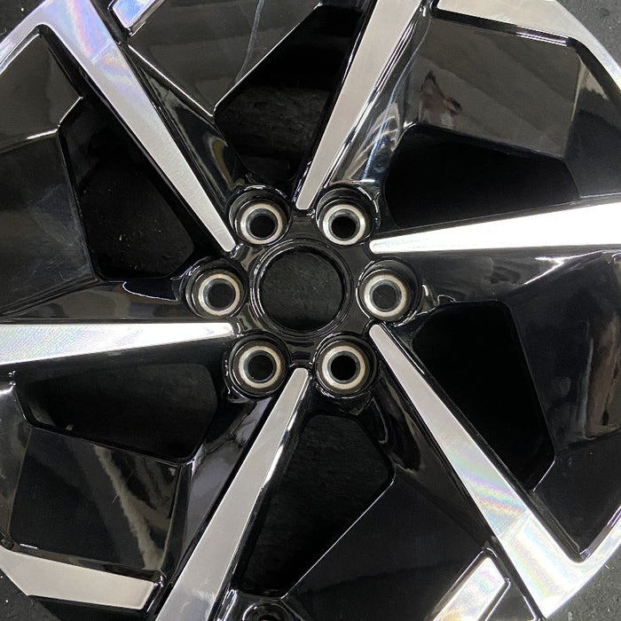 19" EQUINOX EV 24-25 19x8.5 opt REH Original OEM Wheel Rim - Angle View