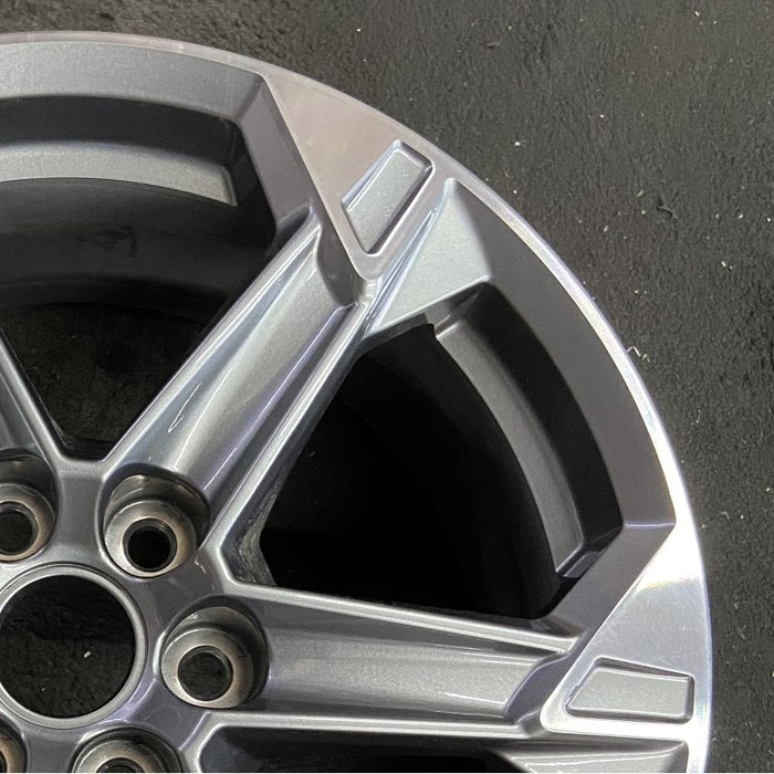 18" BLAZER 23-24 18x8 6 spoke opt RV3 Original OEM Wheel Rim - Close-Up Detail