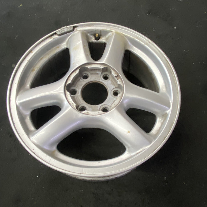 17" ENVOY 02-03 , aluminum, , Original OEM Wheel Rim - Close-Up Detail