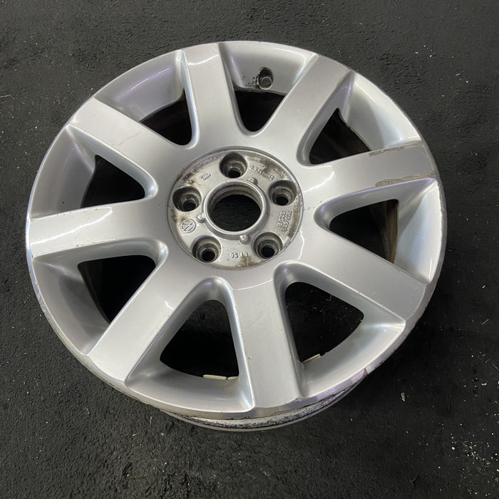 16" GOLF 06 VIN K , , 16x6.5, alloy Original OEM Wheel Rim - Close-Up Detail