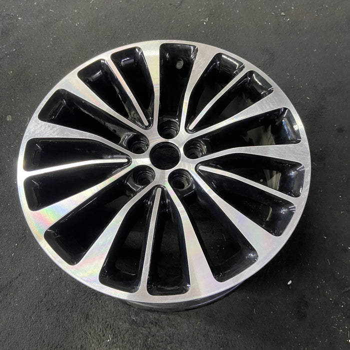 18" MKX 16-18 18x8 , 15 spoke, Original OEM Wheel Rim - Close-Up Detail