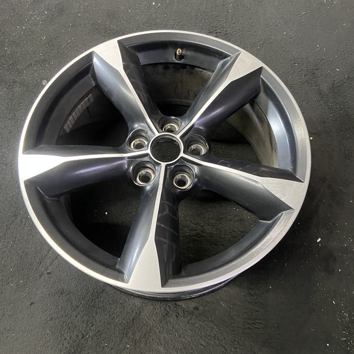 18" MUSTANG 18-23 18x8 , 5 spoke Original OEM Wheel Rim - Close-Up Detail