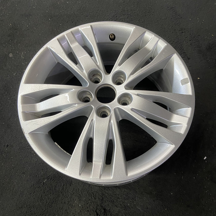 16" FOCUS 12 16x7 , 5 triple spoke Original OEM Wheel Rim - Close-Up Detail