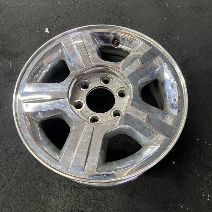 17" EXPEDITION 05 17x7.5, 5 spoke, chrome , Original OEM Wheel Rim - Close-Up Detail
