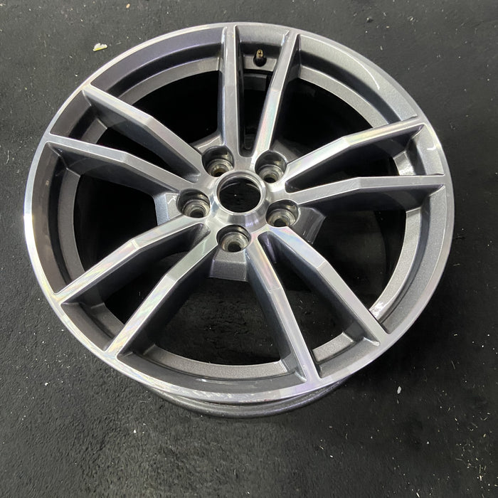 18" MUSTANG 15 18x8 , 10 spoke Original OEM Wheel Rim - Close-Up Detail