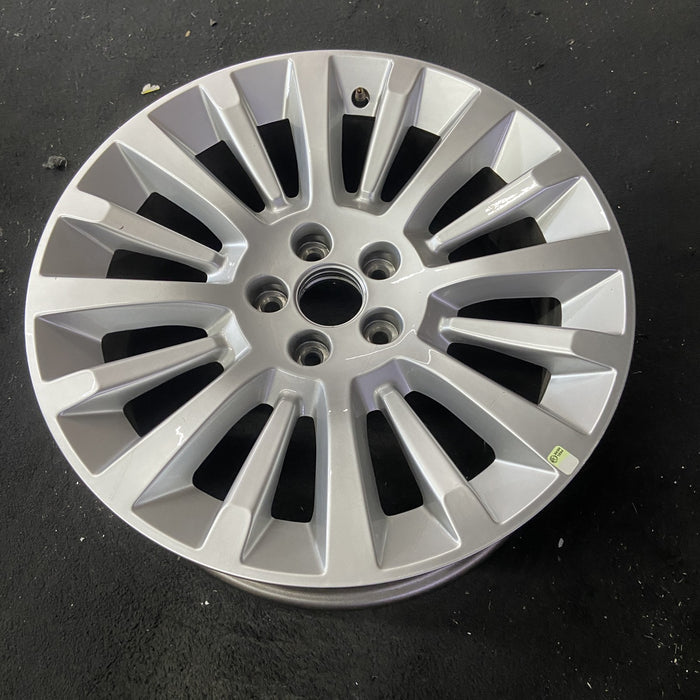 19" MKT 10-12 19x8 , Original OEM Wheel Rim - Close-Up Detail