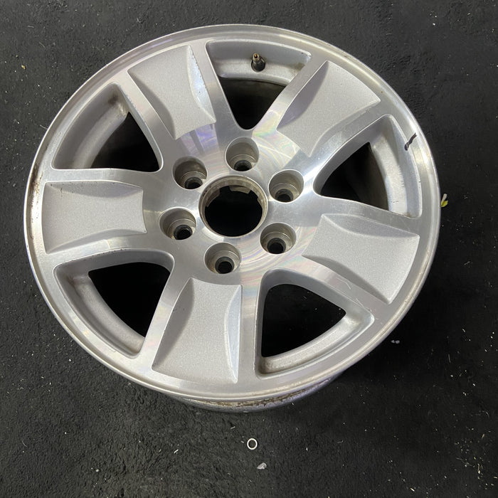 17" SIERRA 1500 PICKUP 19 classic , 17x8, 5 spoke Original OEM Wheel Rim - Close-Up Detail