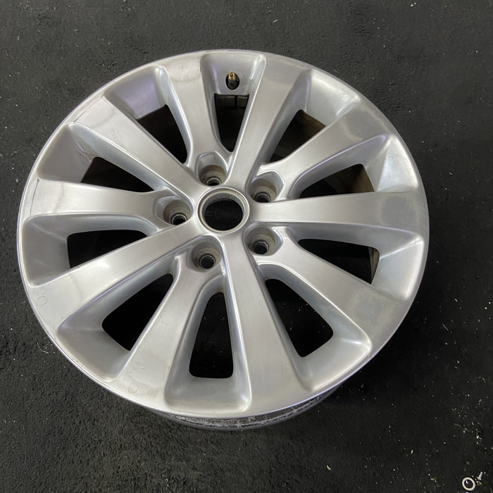 17" VERANO 12-13 17x7 Original OEM Wheel Rim - Close-Up Detail