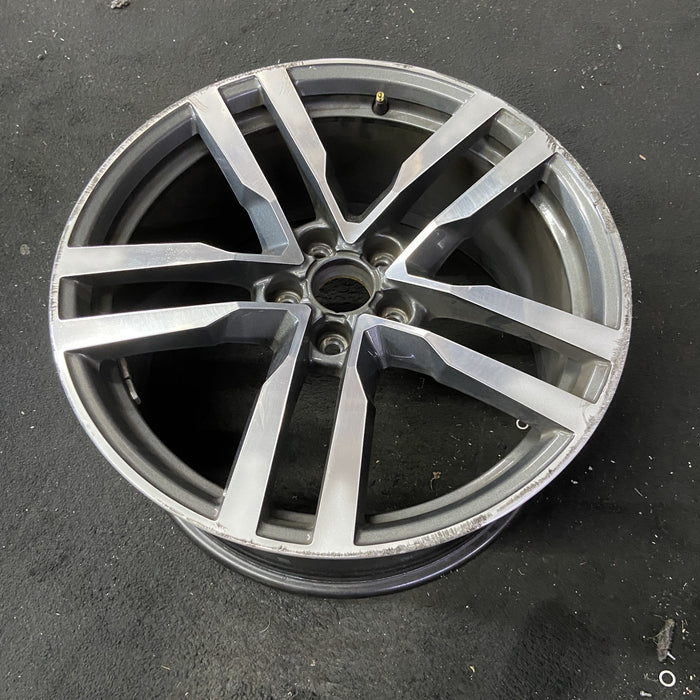 19" AUDI TT 16 Base, 19x9 , , straight spokes Original OEM Wheel Rim - Close-Up Detail