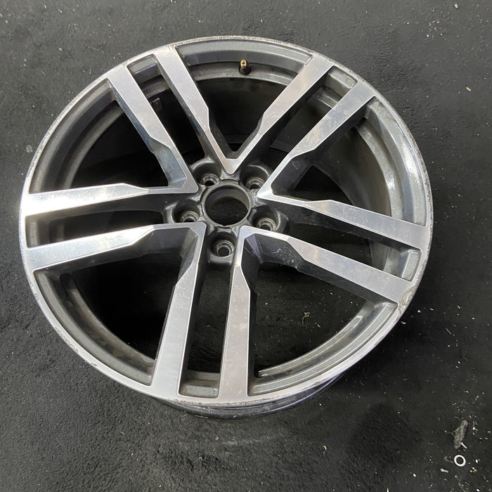 19" AUDI TT 16 Base, 19x9 , , straight spokes Original OEM Wheel Rim - Close-Up Detail