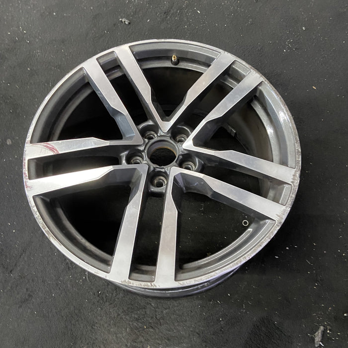19" AUDI TT 16 Base, 19x9 , , straight spokes Original OEM Wheel Rim - Close-Up Detail