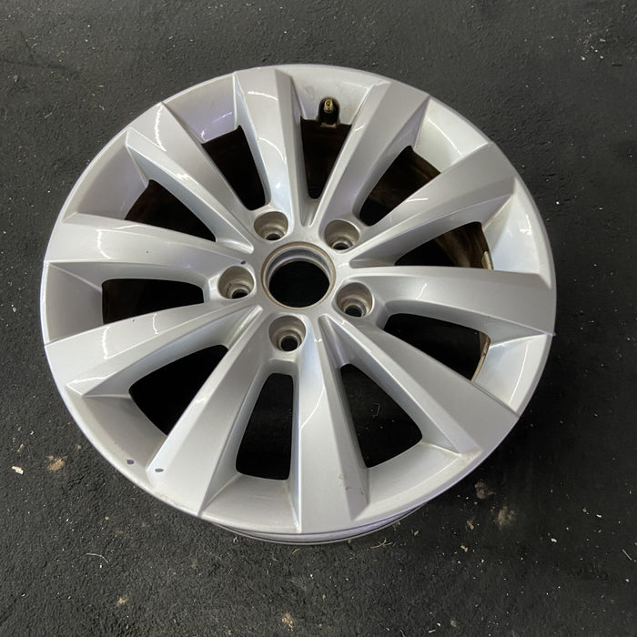 16" BEETLE 13-18 16x6.5, alloy Original OEM Wheel Rim - Close-Up Detail