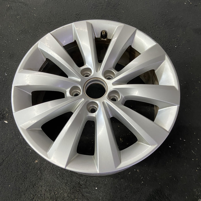 16" BEETLE 13-18 16x6.5, alloy Original OEM Wheel Rim - Close-Up Detail