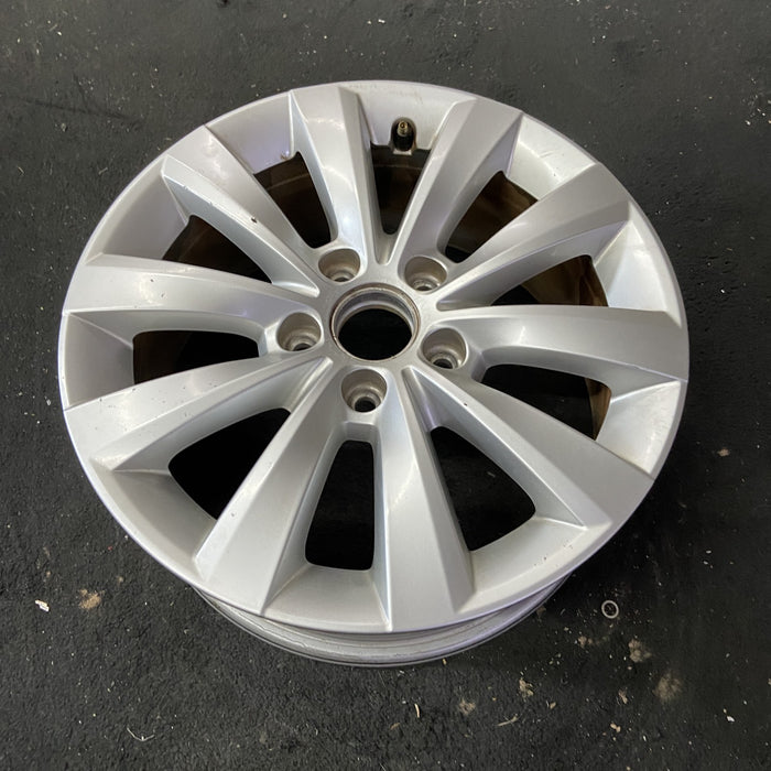 16" BEETLE 13-18 16x6.5, alloy Original OEM Wheel Rim - Close-Up Detail
