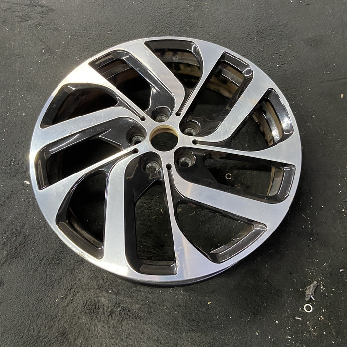 19" BMW i3 14-19 19x5 , 10 spoke, , R. Original OEM Wheel Rim - Close-Up Detail