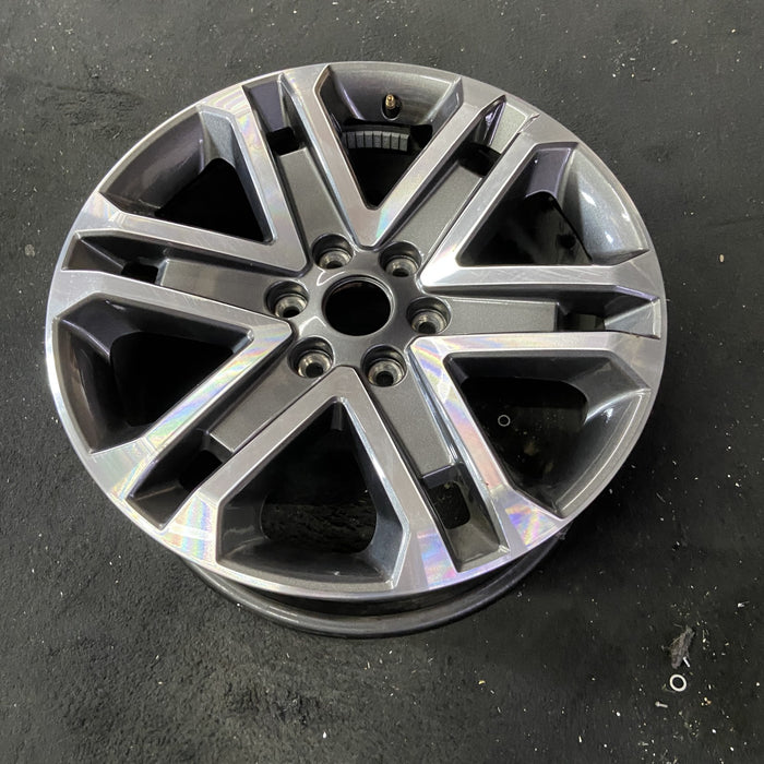 20" FORD F150 PICKUP 21-23 20x8.5, 6 spoke, machined dark gray Original OEM - Close-Up Detail
