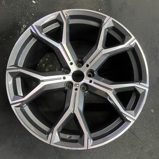 21" BMW X5 19-20 21x10.5, , , narrow spoke end Original OEM Wheel Rim - Angle View